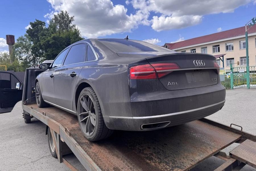 Audi A8 арестовали у тамбовчанки за долги в 2 миллиона рублей