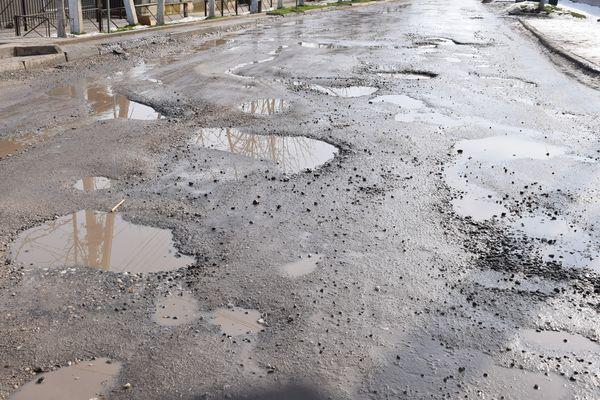В Мичуринске уже несколько лет переносят ремонт дороги на одной из улиц