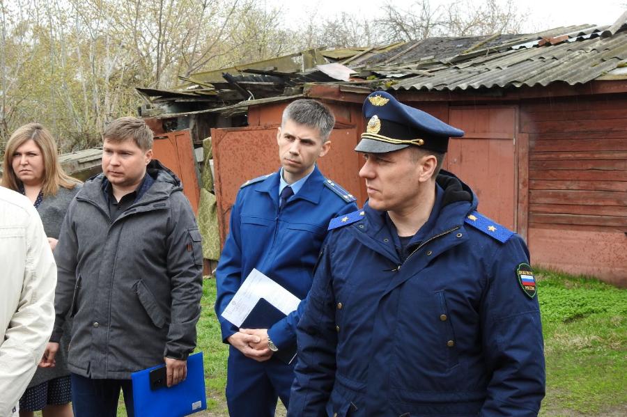 Прокурор области встретился с жильцами аварийного дома по улице Комсомольской