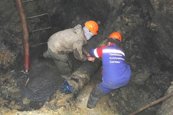 Тамбовские коммунальщики за неделю отремонтировали участок водопровода на Карла Маркса