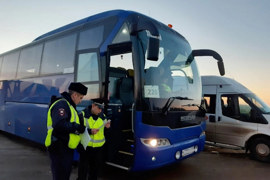 В Тамбовском районе автоинспекторы выявили нарушения в ходе рейда по автобусам