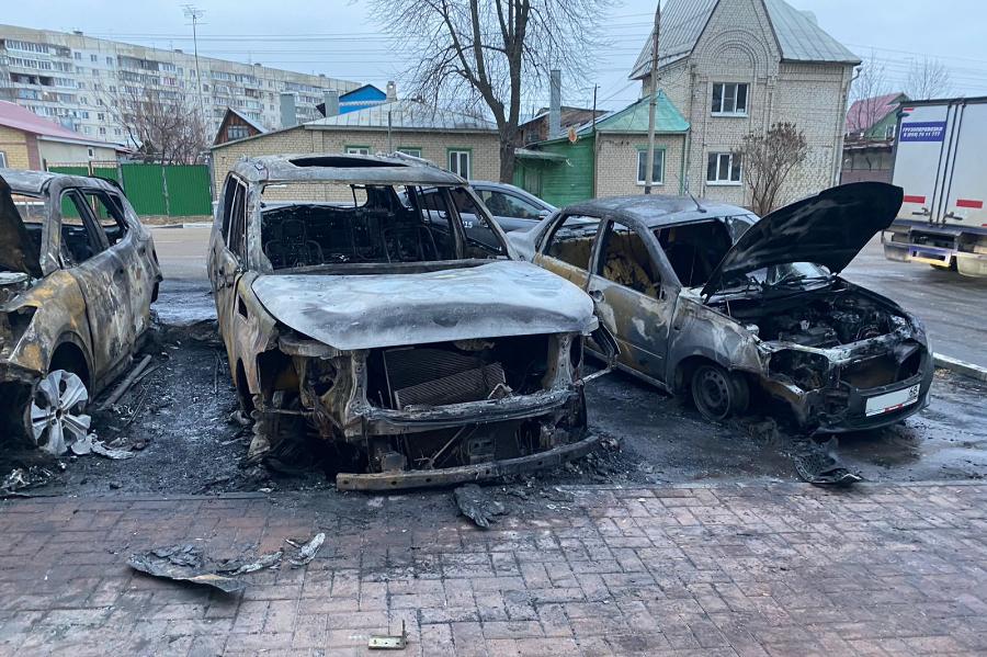 Пять автомобилей сгорели в Тамбове на улице Мичуринской