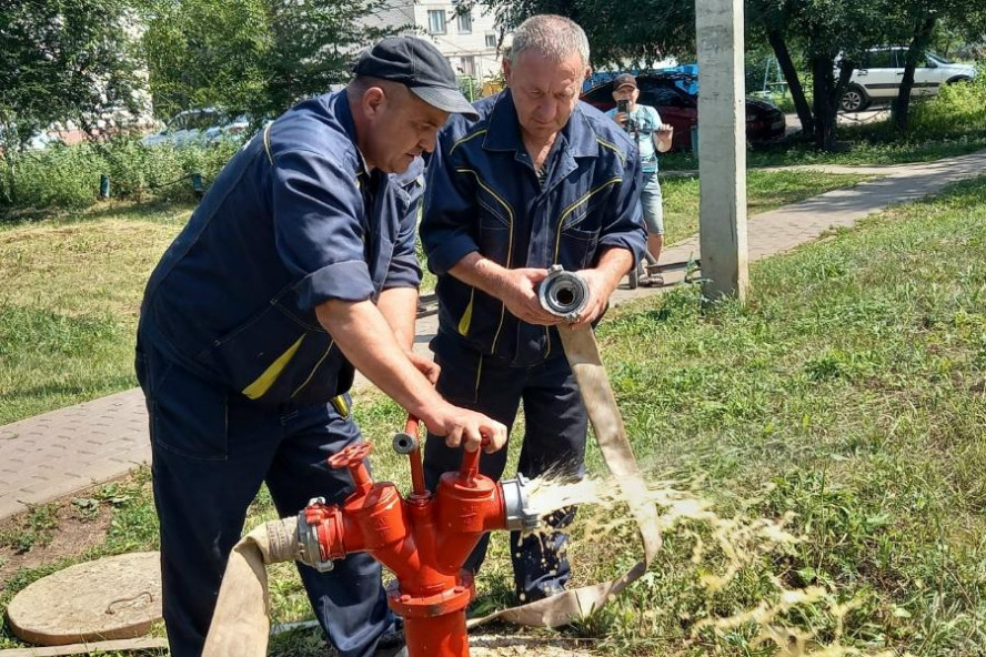В посёлке Строитель начали промывку сетей перед запуском станции обезжелезивания