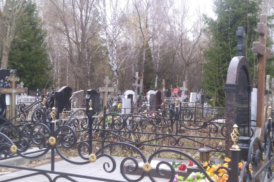 На нескольких кладбищах Тамбовской области не вывозится мусор