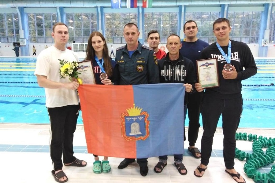 Тамбовчане завоевали бронзовые медали на соревнованиях по плаванию среди сотрудников МЧС