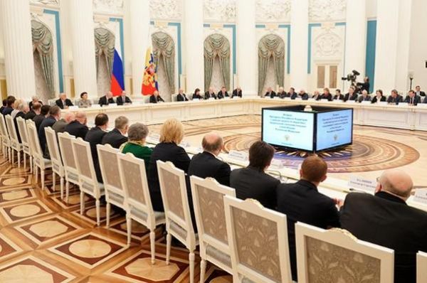 Голосование по поправкам в Конституцию РФ может пройти 22 апреля