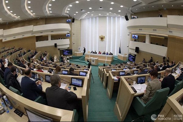 Поправки в Конституцию одобрили в Совете Федерации