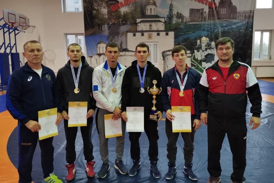 Тамбовчане завоевали серебро на первенстве России по греко-римской борьбе