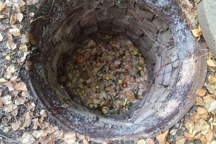 В Тамбове на Рылеева в дворовой канализации обнаружили богатый "урожай"