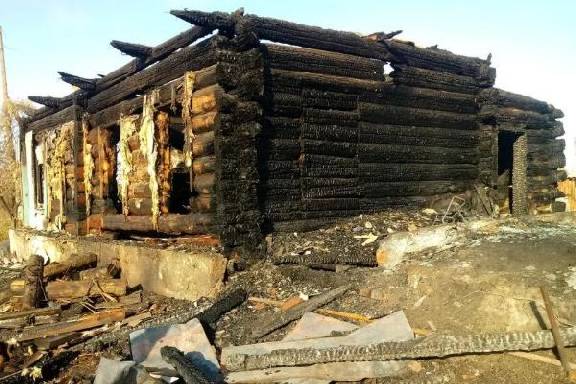 Пенсионера, по неосторожности спалившего заброшенный дом, оштрафовали