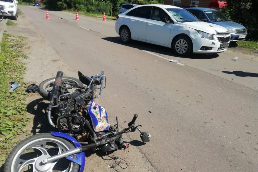 В Сосновском районе подросток на мотоцикле столкнулся с иномаркой
