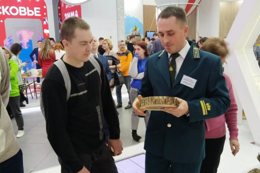Тамбовские лесоводы развернули "поляну" на выставке-форуме "Россия" в Москве