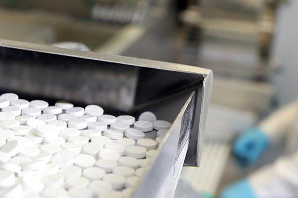 Фармацевтам компенсируют затраты на сертификацию лекарств за рубежом