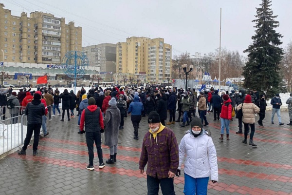 В Тамбове составили более 20 протоколов на участников митинга в поддержку Алексея Навального
