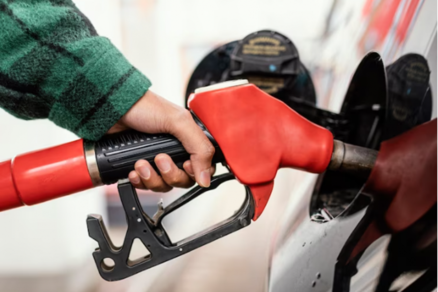 На среднюю зарплату в Тамбовской области можно купить 700 литров бензина
