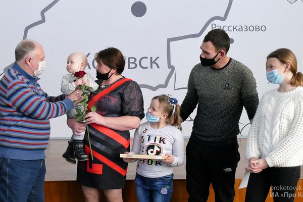 В Котовске молодые семьи получили сертификаты на приобретение жилья