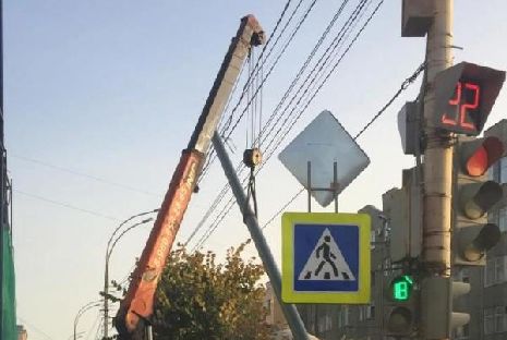 На улице Советской в Тамбове устанавливают дублирующие дорожные знаки