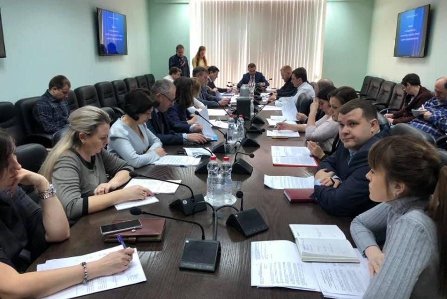 В областной Думе обсудили проблемы жилфонда, поддержки инвесторов и промышленной политики