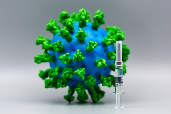 Учёные оценили риски осложнений после прививки от коронавируса