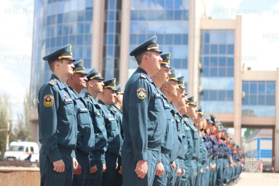 В Тамбове поздравили сотрудников МЧС накануне 374-ой годовщины пожарной охраны РФ