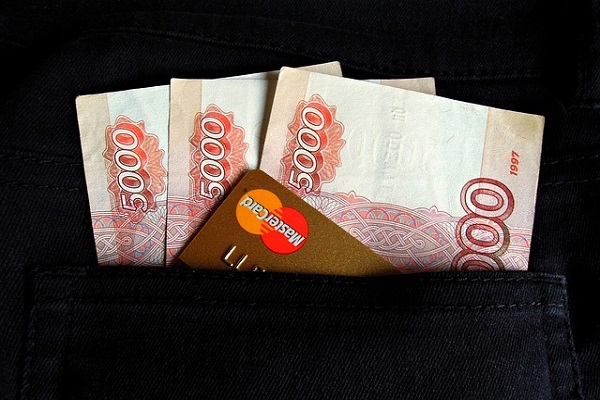 В Тамбове мужчина снял с украденной карты крупную сумму денег