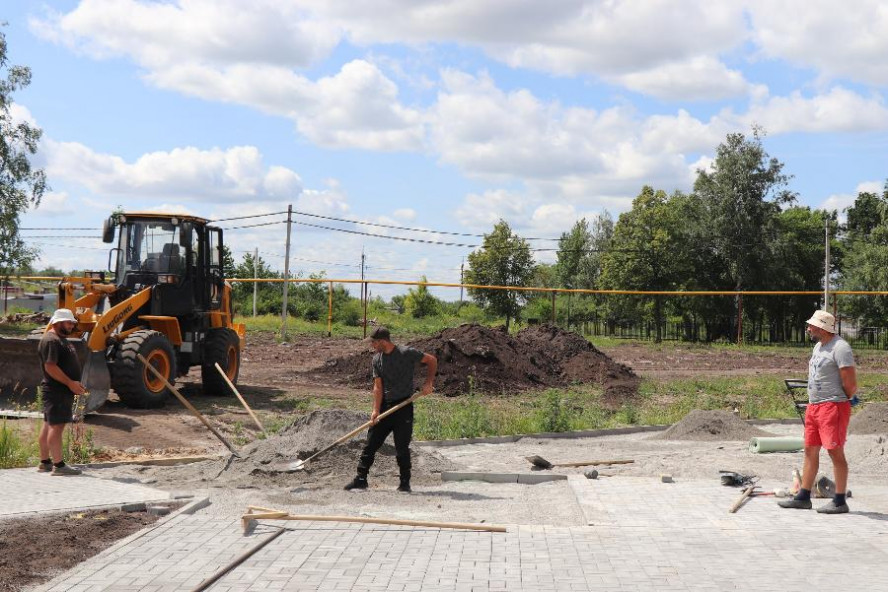 В Уварово проверили ход благоустройства общественного пространства у ДК "Дружба"