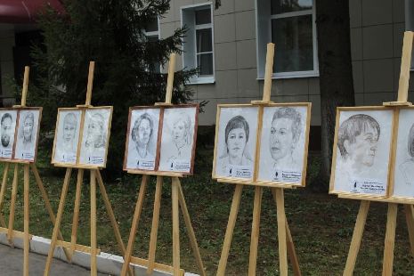 В Тамбове открыли выставку портретов врачей, которые боролись за жизнь пациентов в пандемию