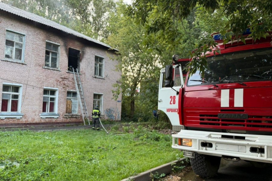Огнеборцы потушили пожар в двухэтажном доме Моршанска