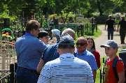 Уход за захоронениями ветеранов на Воздвиженском кладбище