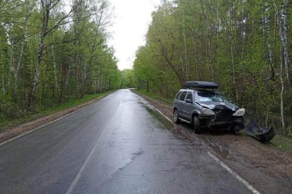 В Моршанском округе "Honda" слетела с дороги и врезалась в дерево