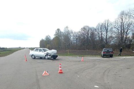 В Тамбовской области две легковушки не поделили перекрёсток: есть пострадавший
