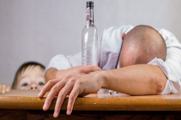 Министр здравоохранения РФ: инициативы по ограничению продаж алкоголя нужно развивать
