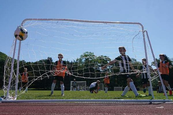 В 150-ти российских школах появятся уроки по футболу