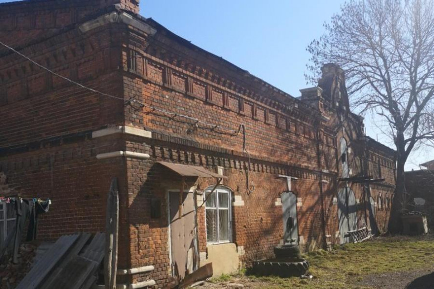 В Мичуринске за 2 млн рублей продают каретный сарай, построенный в 19 веке