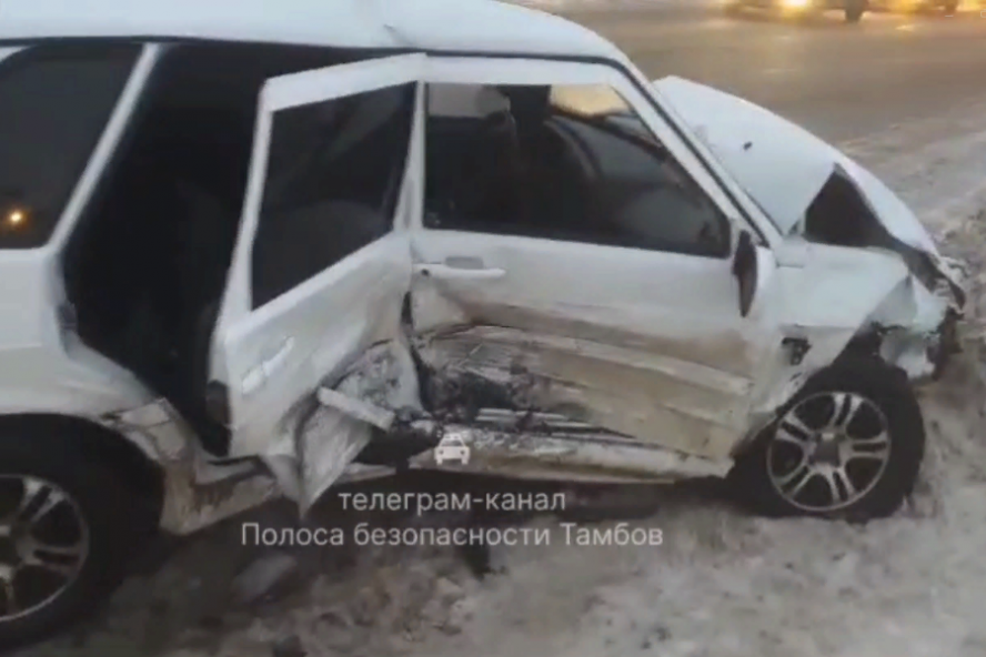 В Покрово-Пригородном столкнулись сразу три автомобиля