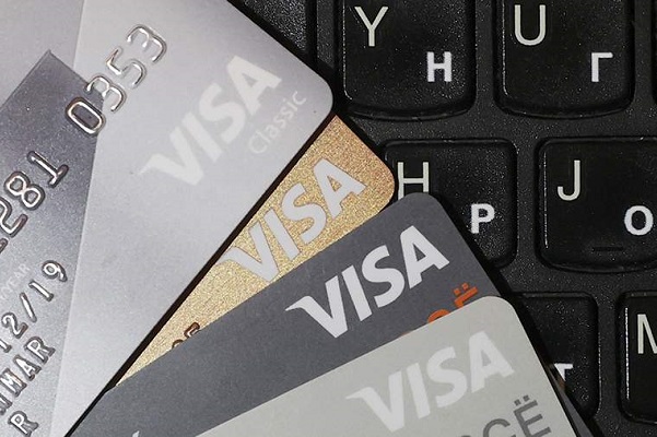В ЦБ рассказали о работе банковских карт Visa и MasterCard в России