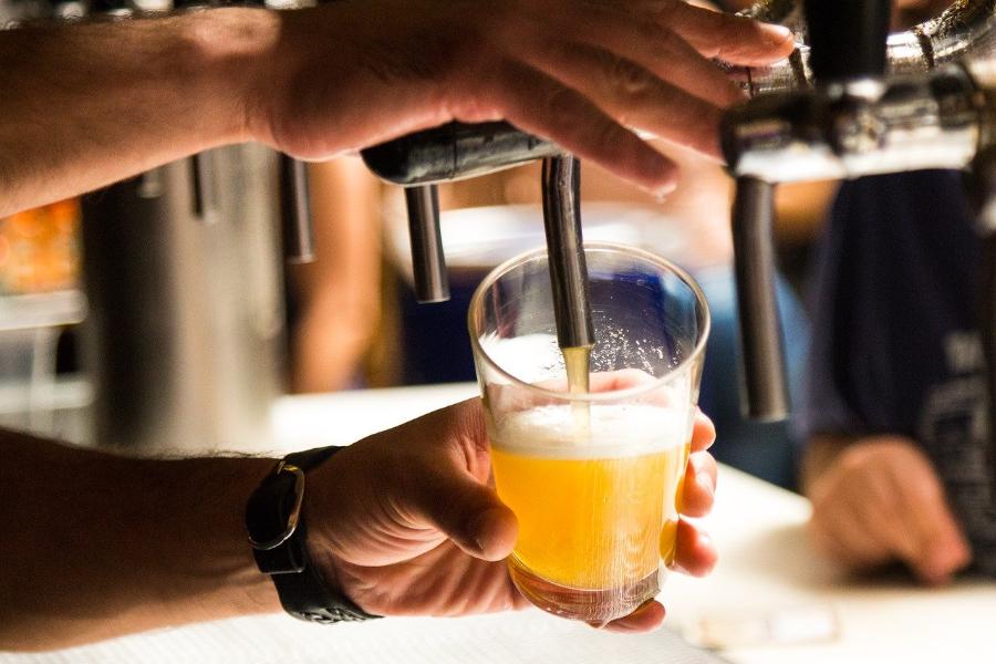 Диетолог назвала негативные последствия употребления разливного пива