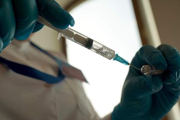 Власти оценили предложение бизнеса об обязательной вакцинации от коронавируса