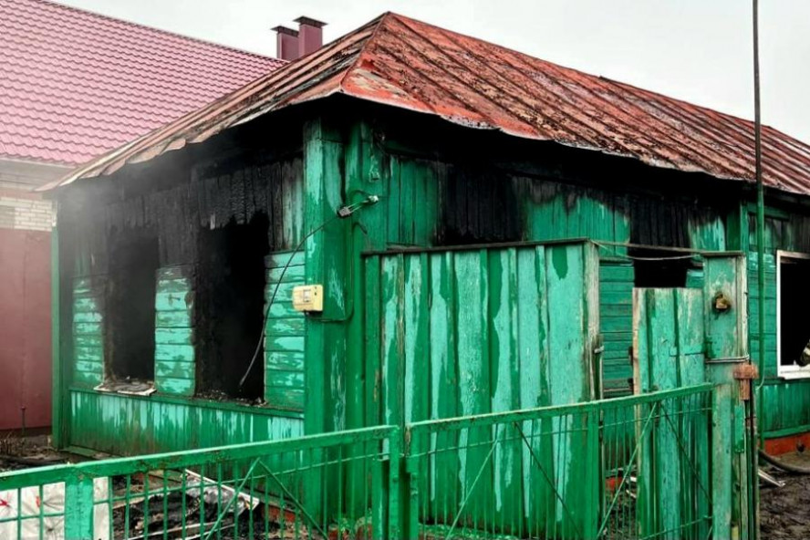 Тело 77-летней женщины обнаружили спасатели во время тушения пожара в жилом доме