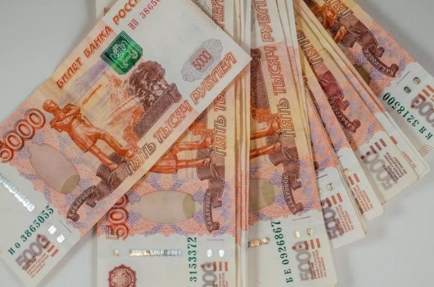 Россияне стали хранить меньше наличных денег