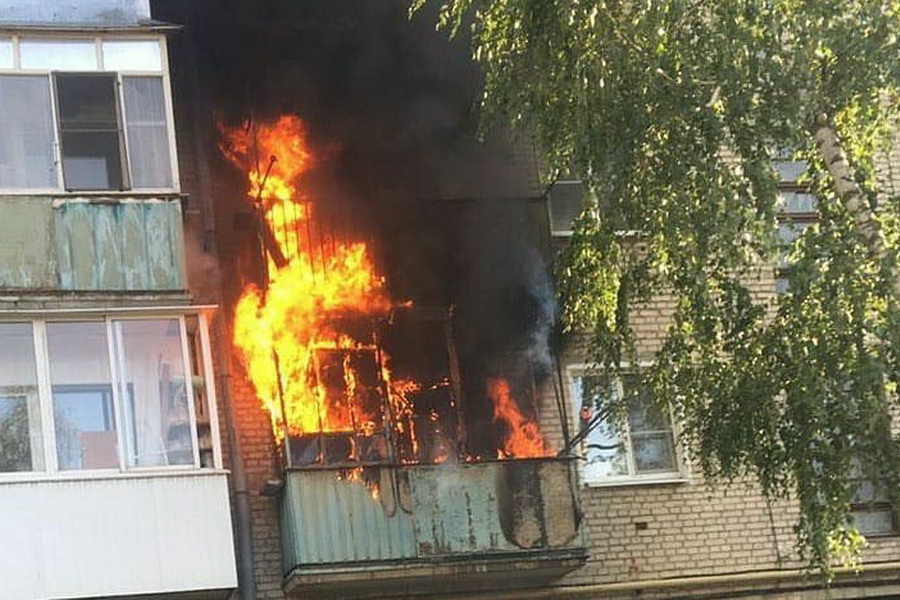 На Мичуринской в Тамбове загорелся балкон