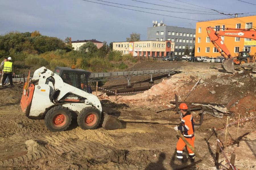 Дорожники приступили к демонтажу моста на улице Базарной