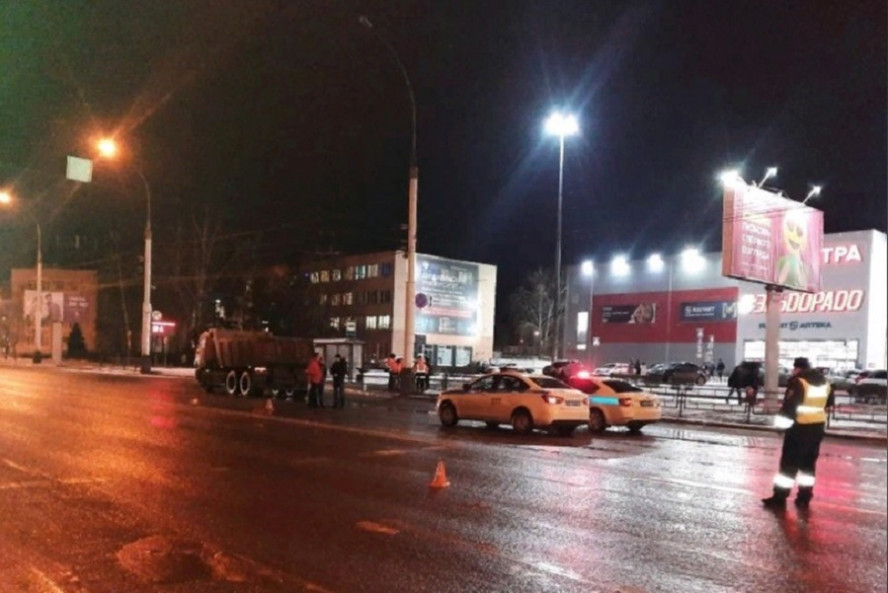 В центре Тамбова водитель "КамАЗа" сбил 31-летнюю женщину на пешеходном переходе