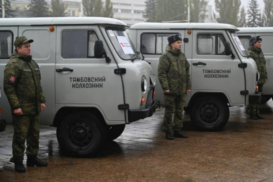 Восемь автомобилей "УАЗ" отправили из Тамбовской области в зону СВО