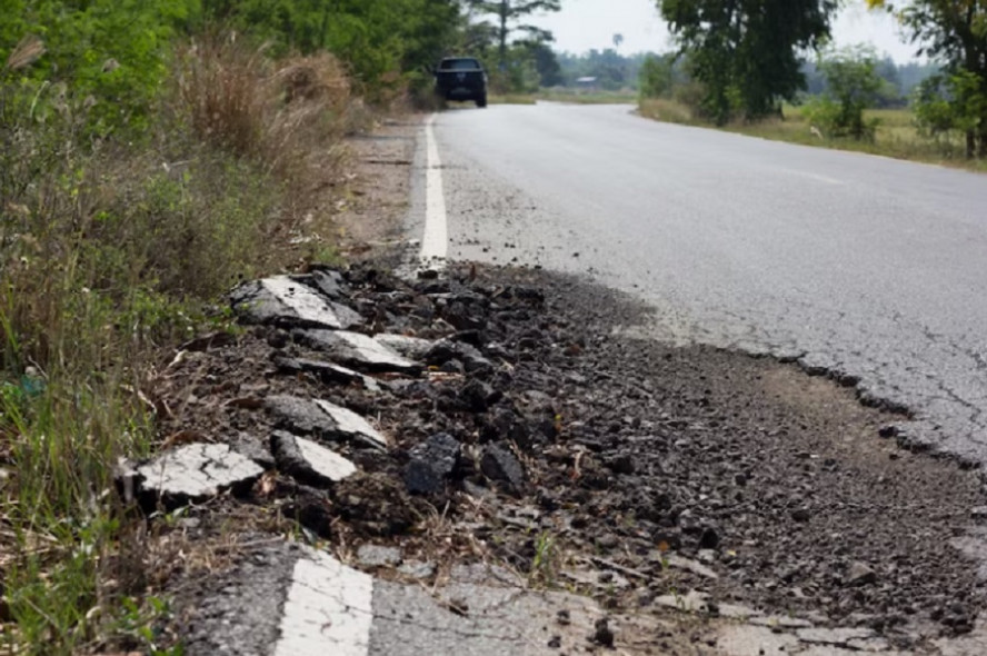 Жители Уваровского района пожаловались на плохое состояние дороги