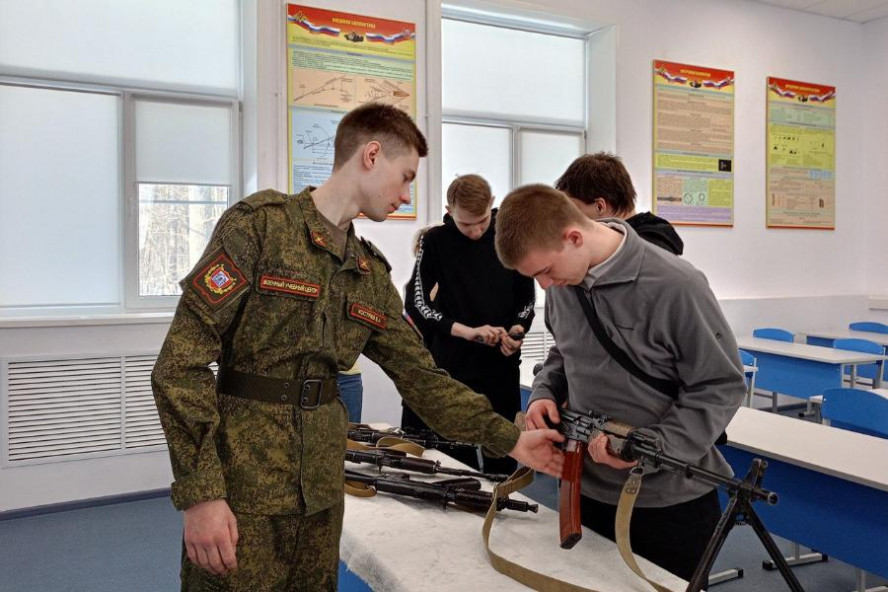 День открытых дверей в Военном учебном центре Державинского посетили 55 школьников