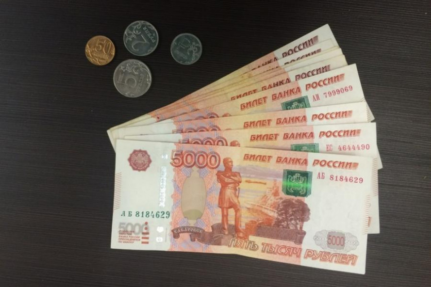 Совет Федерации одобрил повышение МРОТ до 19 тысяч 242 рублей