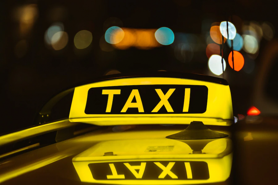 В Тамбове пассажирка такси украла у водителя сумку с деньгами