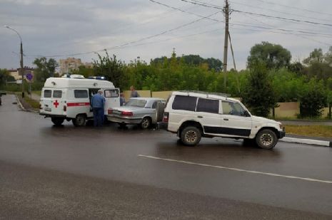 В Тамбове водитель "Волги" попал в больницу после столкновения с иномаркой