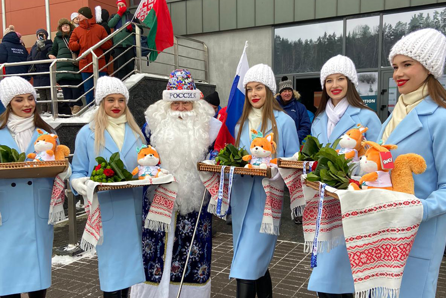 Спортивный Дед Мороз из Сосновки поддерживает биатлонистов на Кубке Содружества в Беларуси